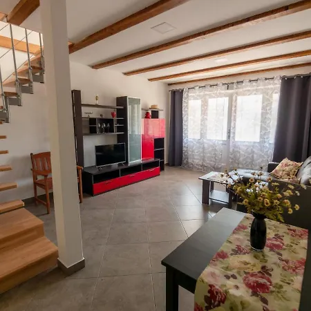 Anka Case de vacanță